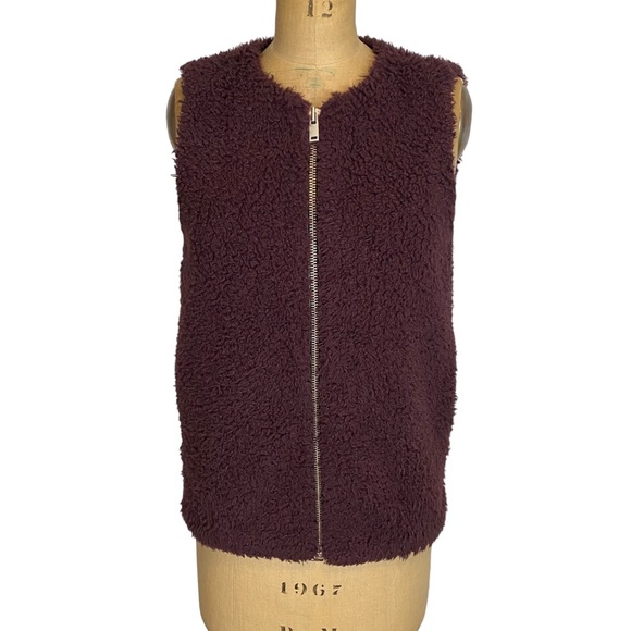 Wilfred (Aritzia) Chatou Faux Fur Vest in Burgundy Size XS - Picture 2 of 12